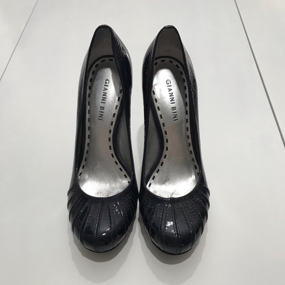 Gianni Bini Navy Patent Leather Pumps Size 7.5